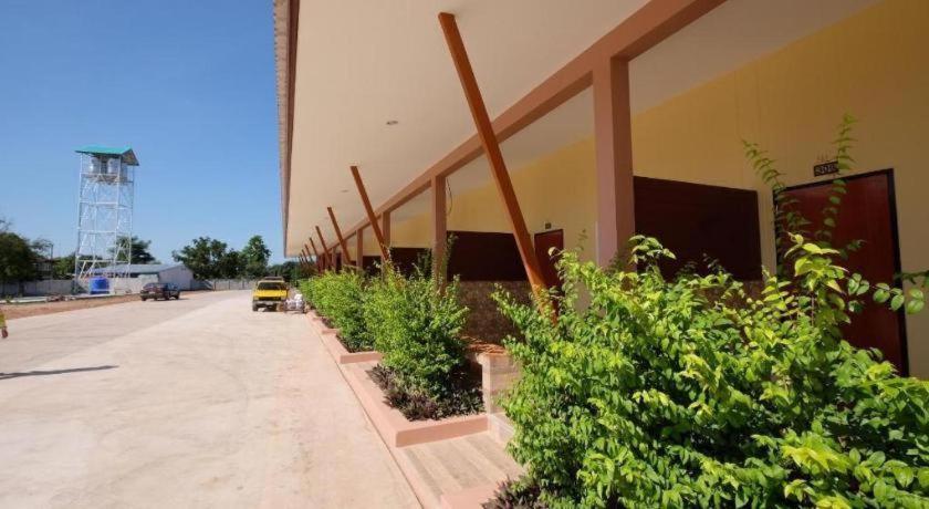 Prakaithong Hotel Amphoe Sawang Daen Din Exterior photo
